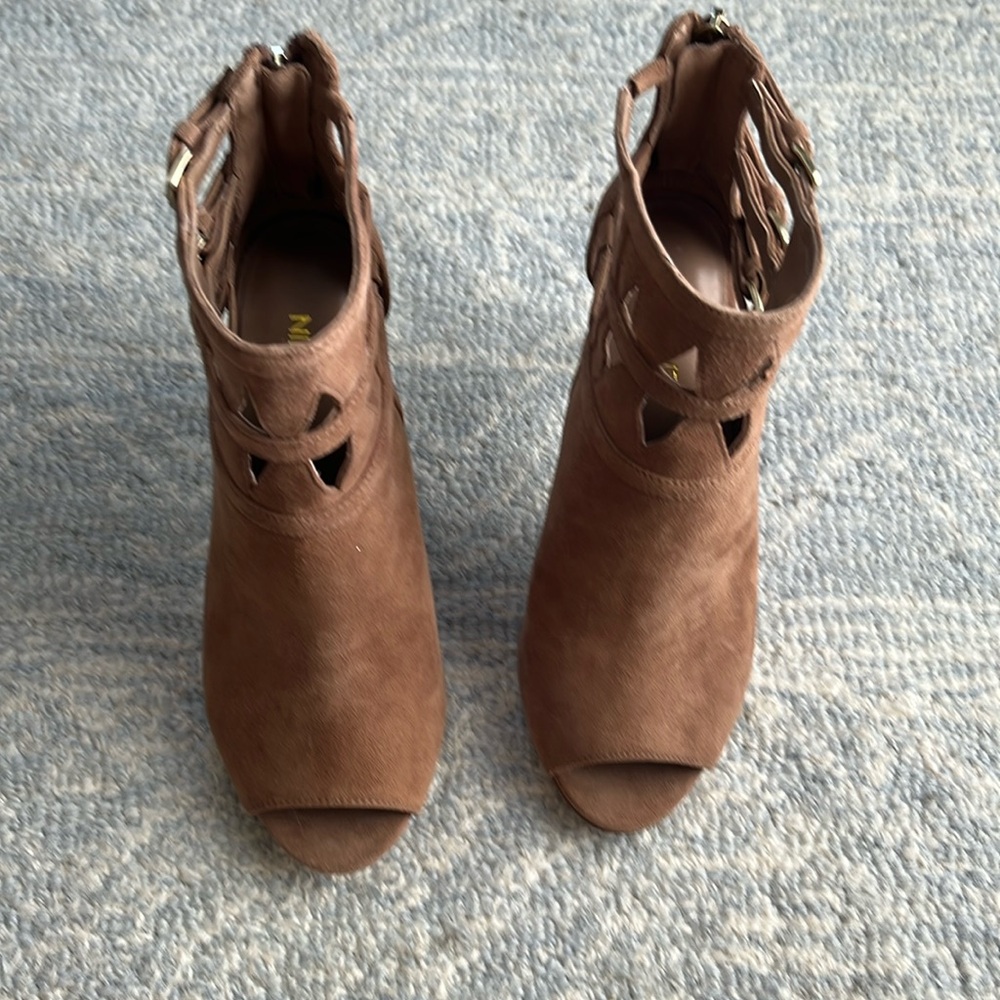 Nine West natural 3.5 high heels brand new never worn still in box